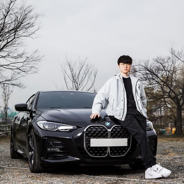 Superstar LoL, Lee Faker Sang-hyeok, Pamerkan Mobil BMW Mewahnya