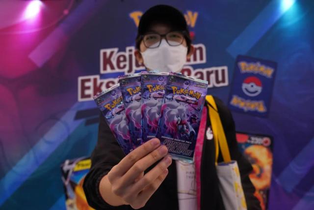 Kartu Pok√©mon Terbaru ‚ÄúFantom Kegelapan‚Äù Resmi Diluncurkan di Indonesia