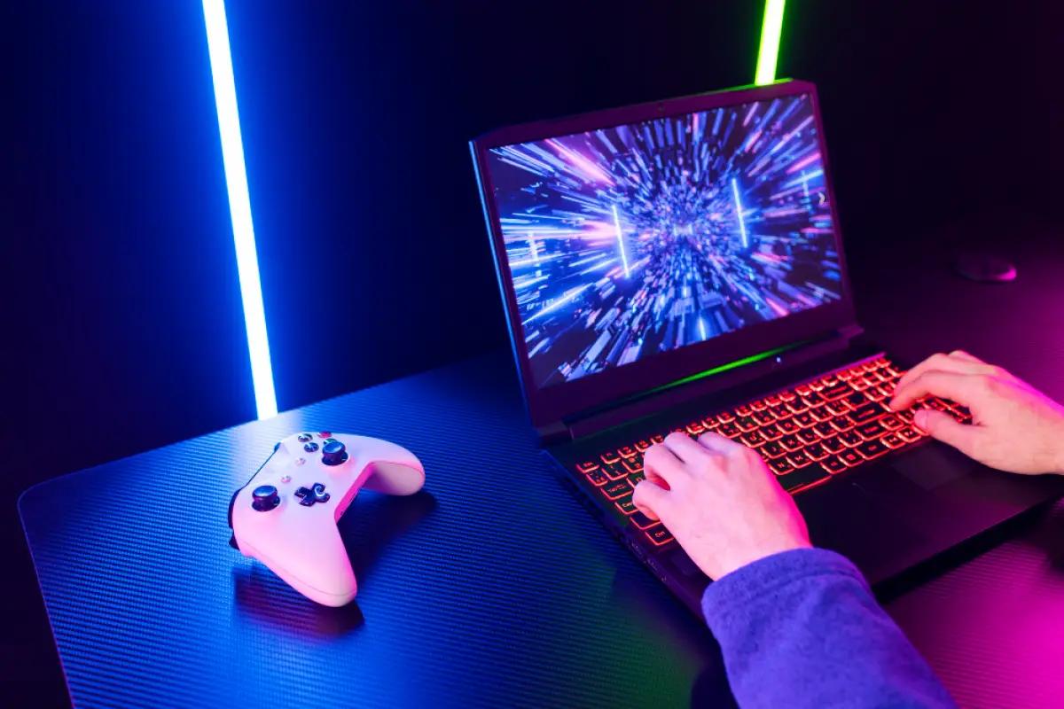 Laptop Gaming (FOTO: freepik)