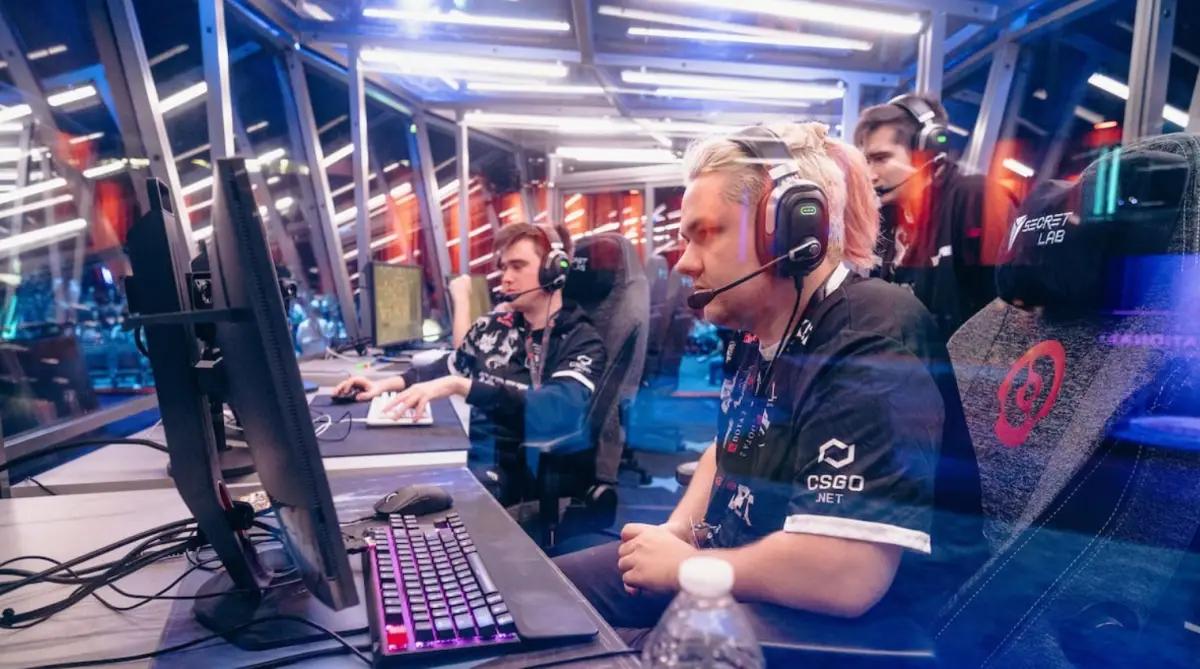 Yatoro Kesal Main Bareng Cheater di Pub: "Mending Lawan Cheater Daripada Satu Tim Sama Mereka" (FOTO: dotesports.com)