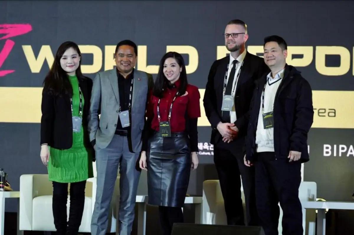 Diana Sutrisno, Wakil Bendahara Umum PB ESI (Tengah) saat memaparkan upaya strategis Indonesia di World Esports Summit 2023 (FOTO: PB ESI)