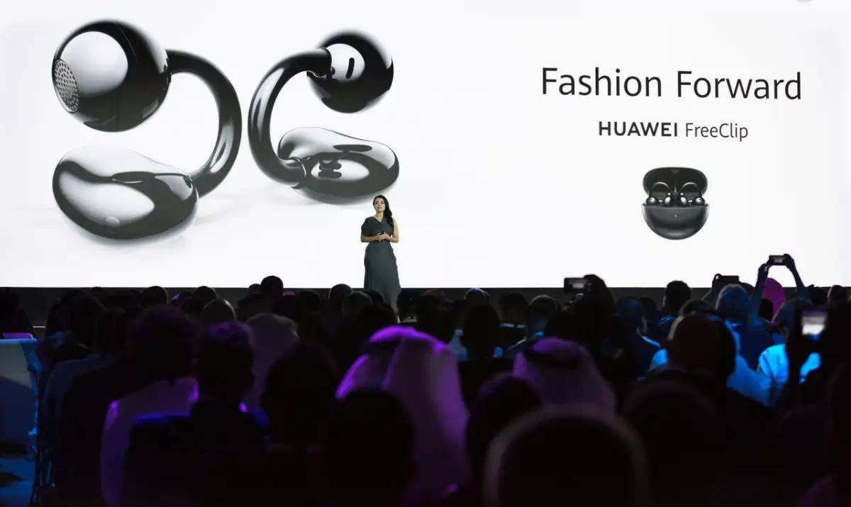 Huawei baru saja resmi mengumumkan peluncuran produk audio terbarunya Huawei FreeClip Open-ear earbuds di Dubai (FOTO: Huawei Indonesia)