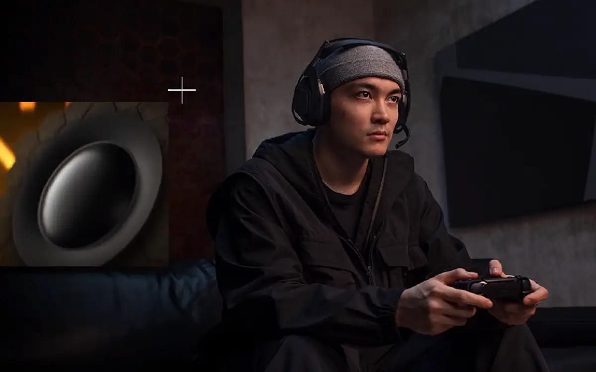 Ilustrasi menggunakan headset jenis headphone agar tidak merusak pendengaran (FOTO: logitechg)