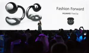 Huawei baru saja resmi mengumumkan peluncuran produk audio terbarunya Huawei FreeClip Open-ear earbuds di Dubai (FOTO: Huawei Indonesia)