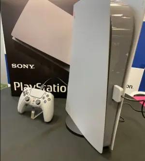 PS5 edisi PS1 untuk Jim Ryan (FOTO: X/InstallBase)