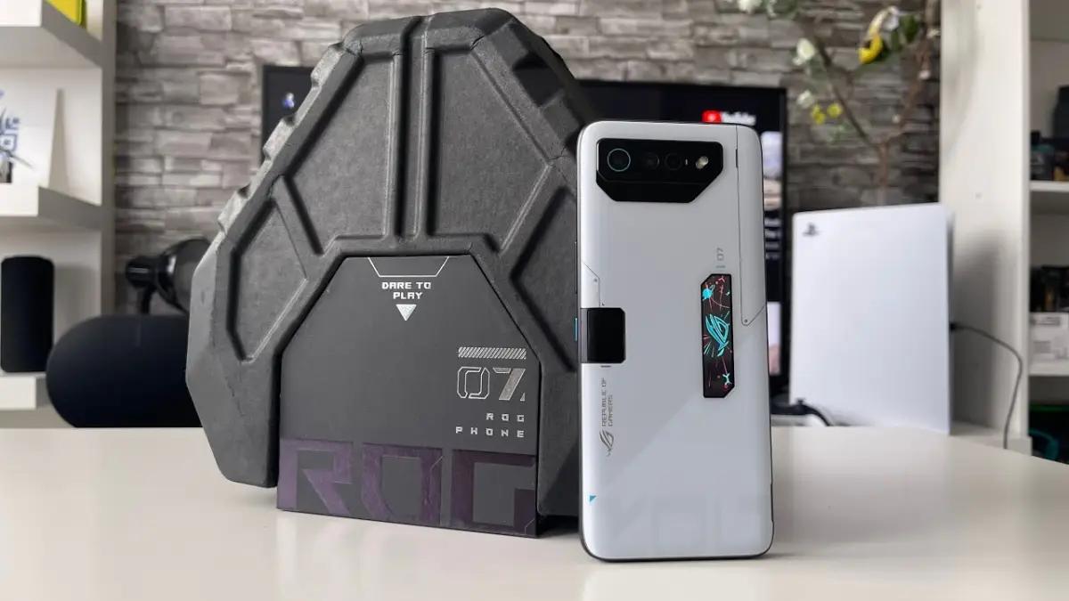 Asus ROG Phone 7 Ultimate. (Sumber: Youtube GSM Dome)