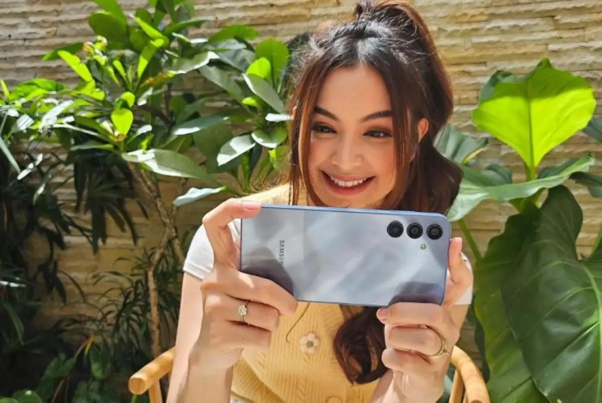 Samsung Galaxy A15 bisa didapatkan dengan harga Rp2.899.000 (128GB) dan Rp3.299.000 (256GB). Sementara, Galaxy A15 5G tersedia pada harga Rp3.599.000 dalam pilihan warna kece Yellow, Blue, dan Blue Black (FOTO: Samsung Indonesia)