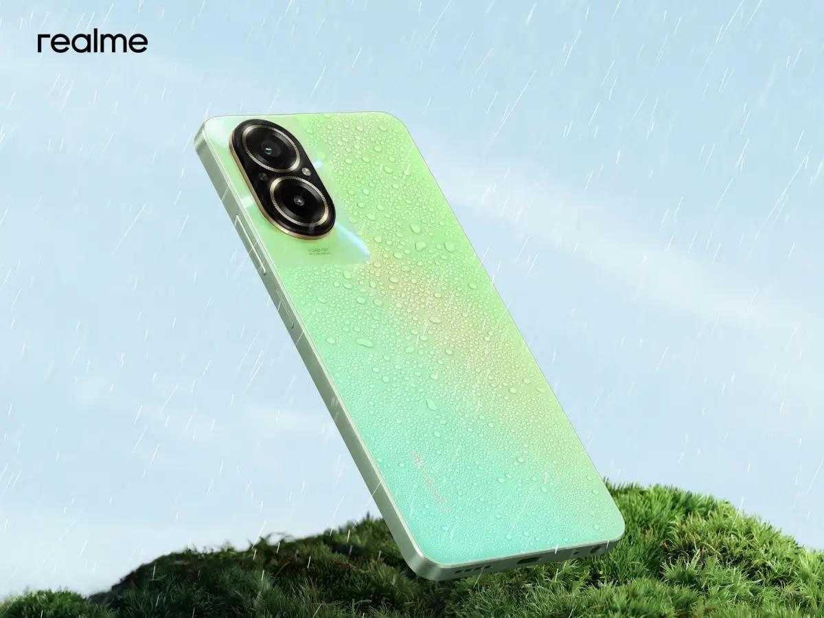 Realme C67 akan menjadi pilihan terbaik di rentang harga dua jutaan, terutama pada musim penghujan seperti sekarang ini (FOTO: Realme)