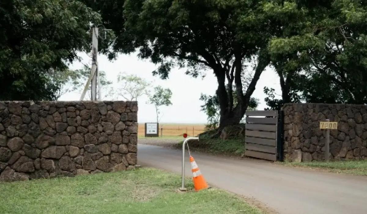 Gerbang penjaga di proyek super rahasia milik Mark Zuckerberg. (Sumber: Wired)