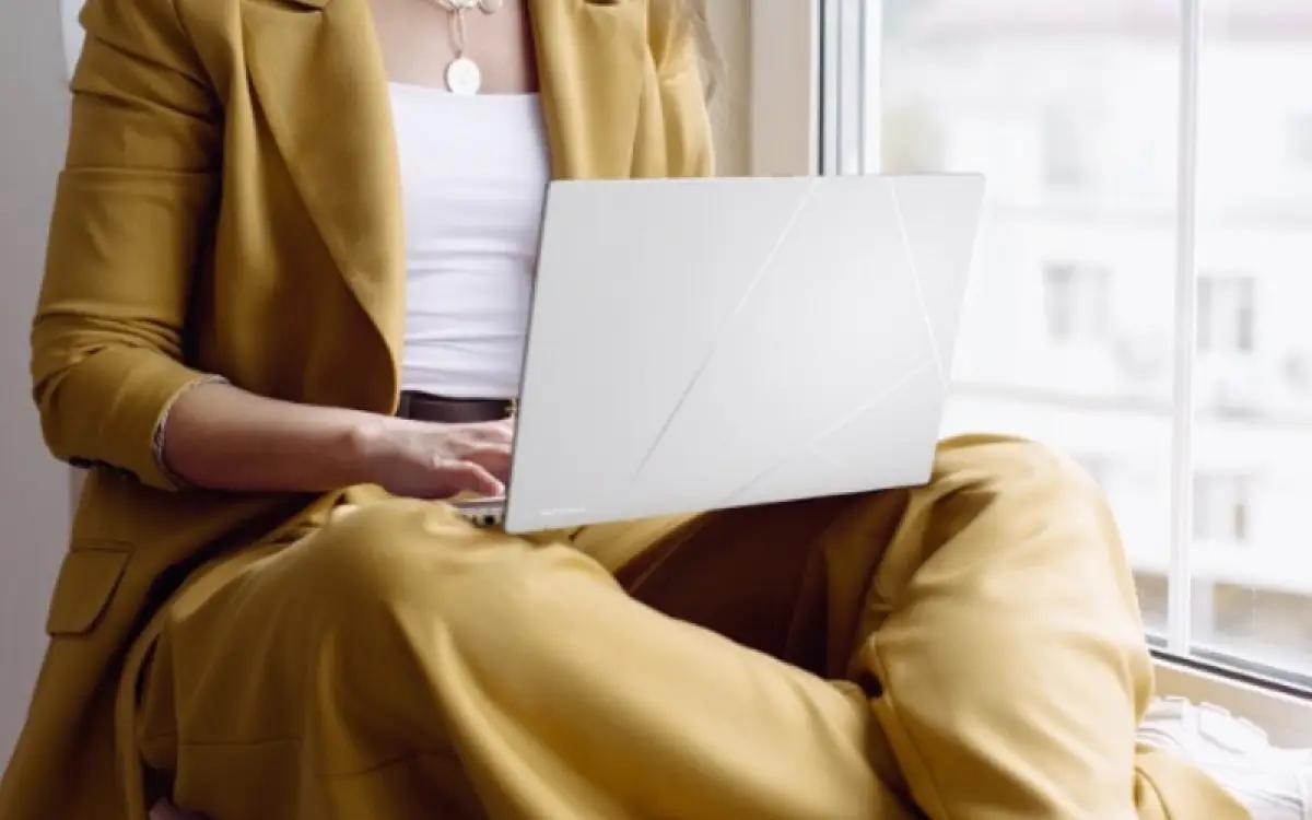 Ilustrasi penggunaan Asus Zenbook 14 OLED (UX3405) (FOTO: Asus)