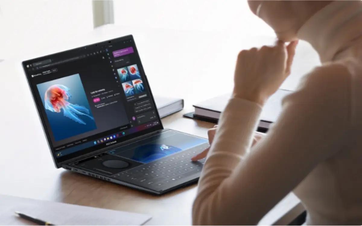 Ilustrasi penggunaan Asus Zenbook Duo (UX8406) 2024 (FOTO: Asus)