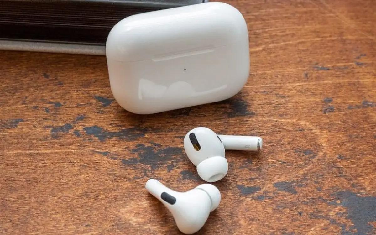 Apple AirPods Pro yang bisa jadi alat bantu dengar (FOTO: laptopmag.com)