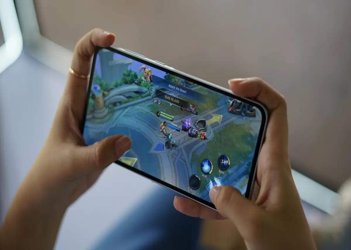 Galaxy A55 5G mendukung aktivitas ngegame kamu. (FOTO: Dok. Samsung Indonesia)