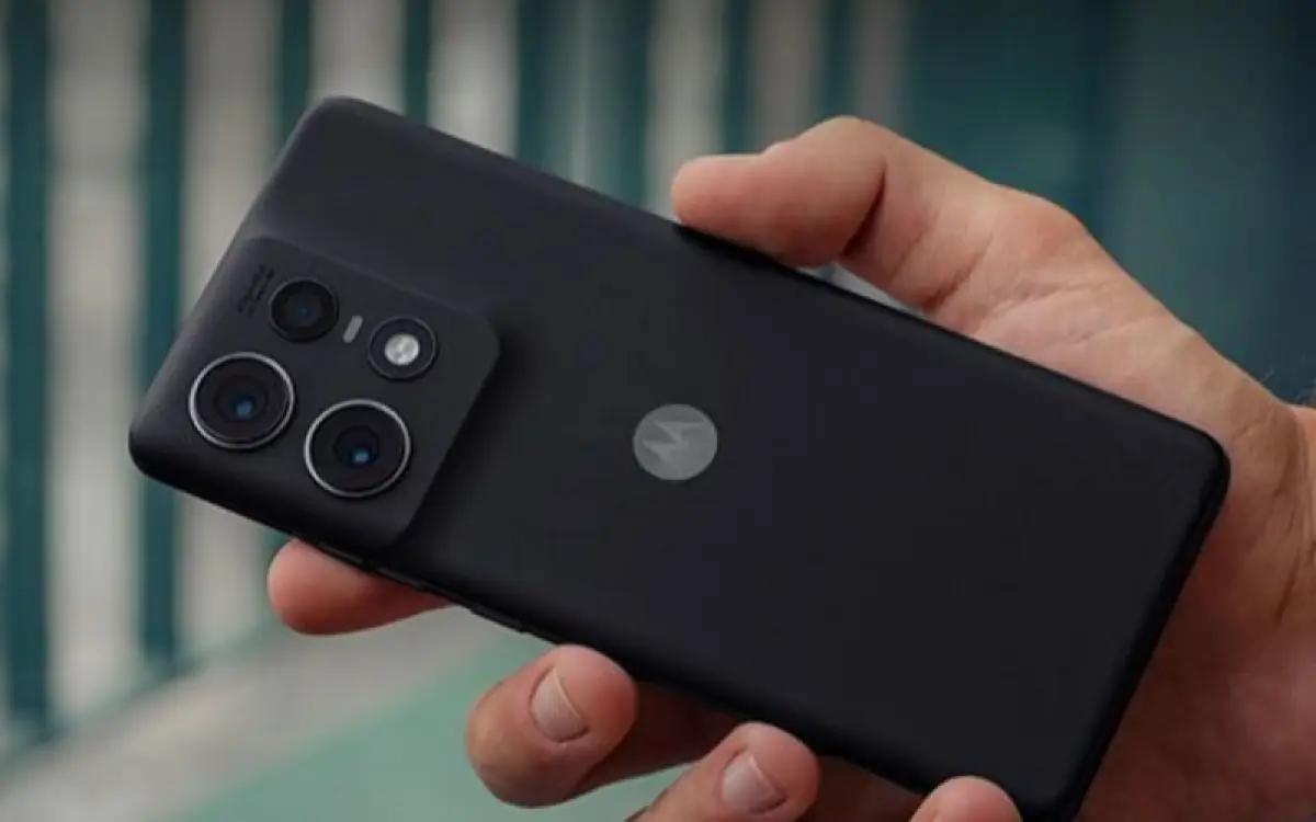 Moto Edge 50 Pro yang hadir dengan berbagai kelebihan (FOTO: motorola.in)