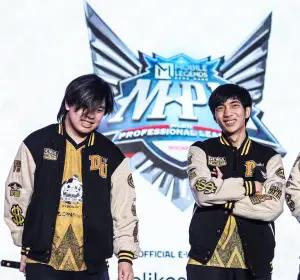 Duo veteran Dewa United Esports, Drian dan Wattt juga membuktikan bahwa Dewa sebagai tim pendatang baru mampu berada di atas tim besar. (FOTO: Moonton Games) (FOTO: Moonton Games)