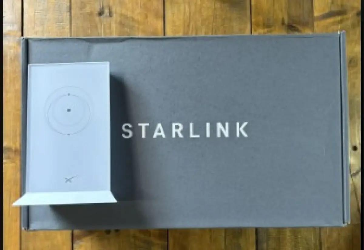 Hardware Starlink. (Sumber: X/@drayanaindra)