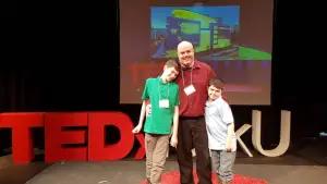 Stuart Duncan, sosok yang menggunakan game Minecraft untuk membantu anak-anak autis. (Sumber: TED)