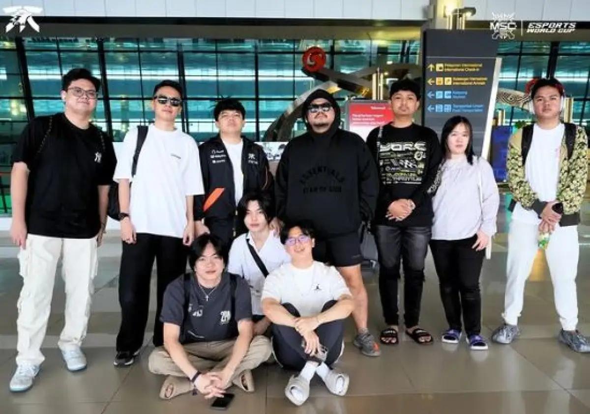 Rombongan tim Fnatic Onic terbang ke Riyadh untuk MSC 2024. (FOTO: Instagram/onic.esports)