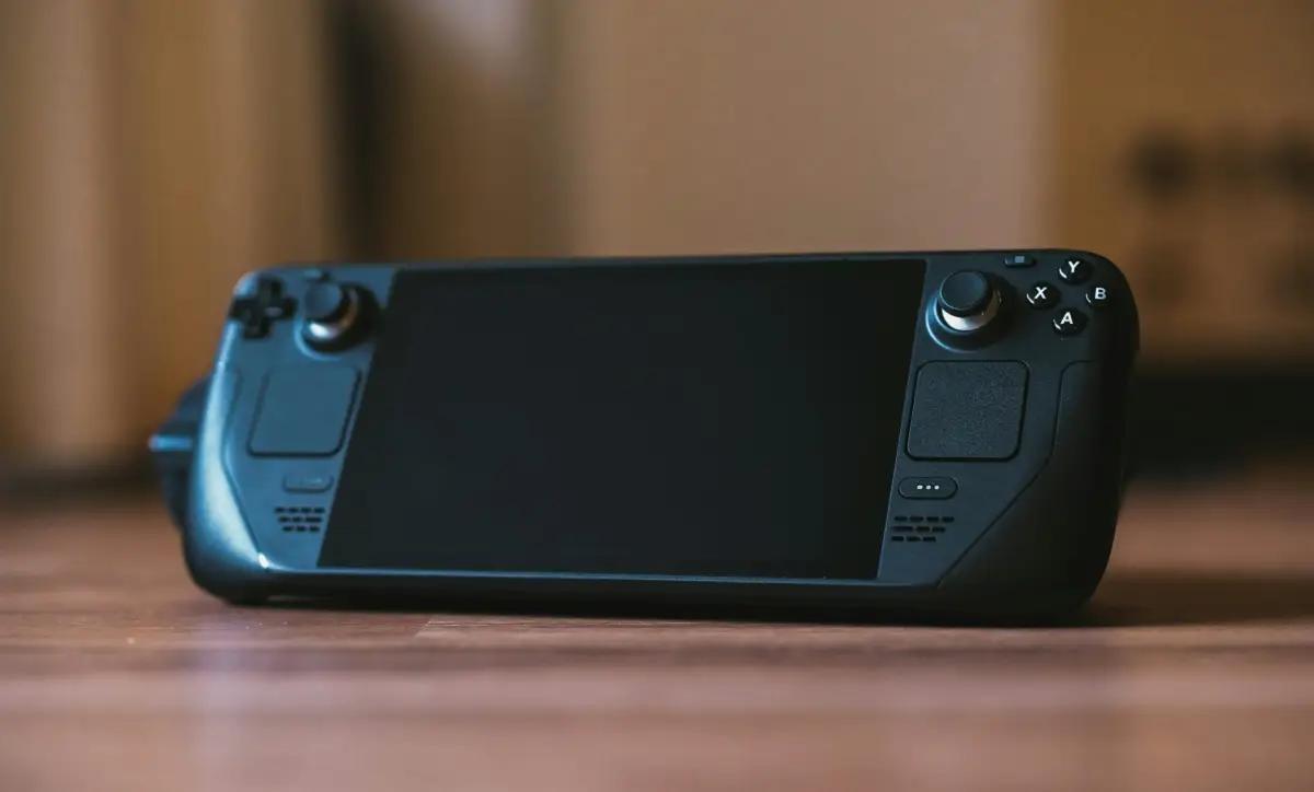 Handheld Game Console (FOTO: Pexels/Edgar Komarov)