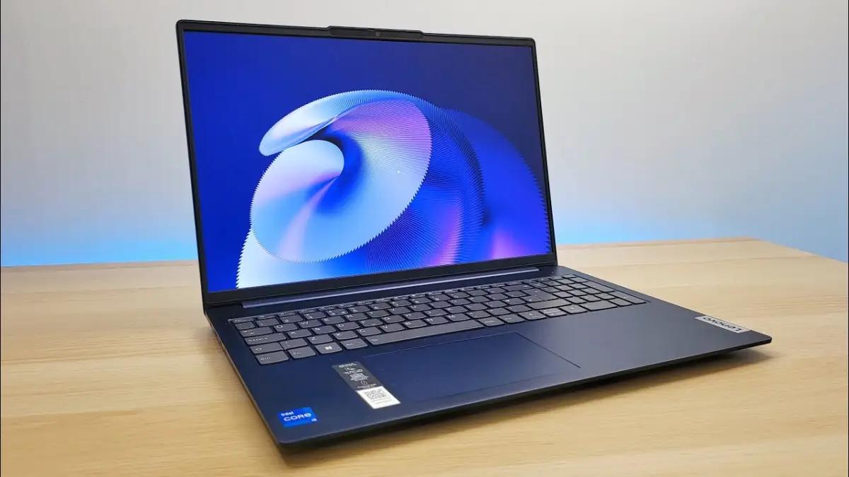 Lenovo IdeaPad Slim 5i (FOTO: Lenovo IdeaPad Slim 5i/Youtube/RaavMedia)