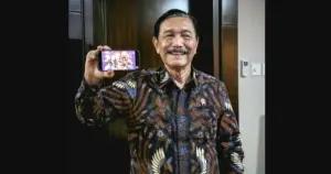 Menteri Koordinator Bidang Kemaritiman dan Investasi RI Luhut Binsar Pandjaitan mempromosikan game Lokapala, Jumat (9/8/2024). (Sumber: Instagram/@luhut.pandjaitan)