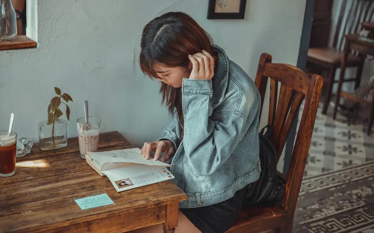 Ilustrasi Nongkrong di Kafe (Foto: Pixabay/hoahoa111)
