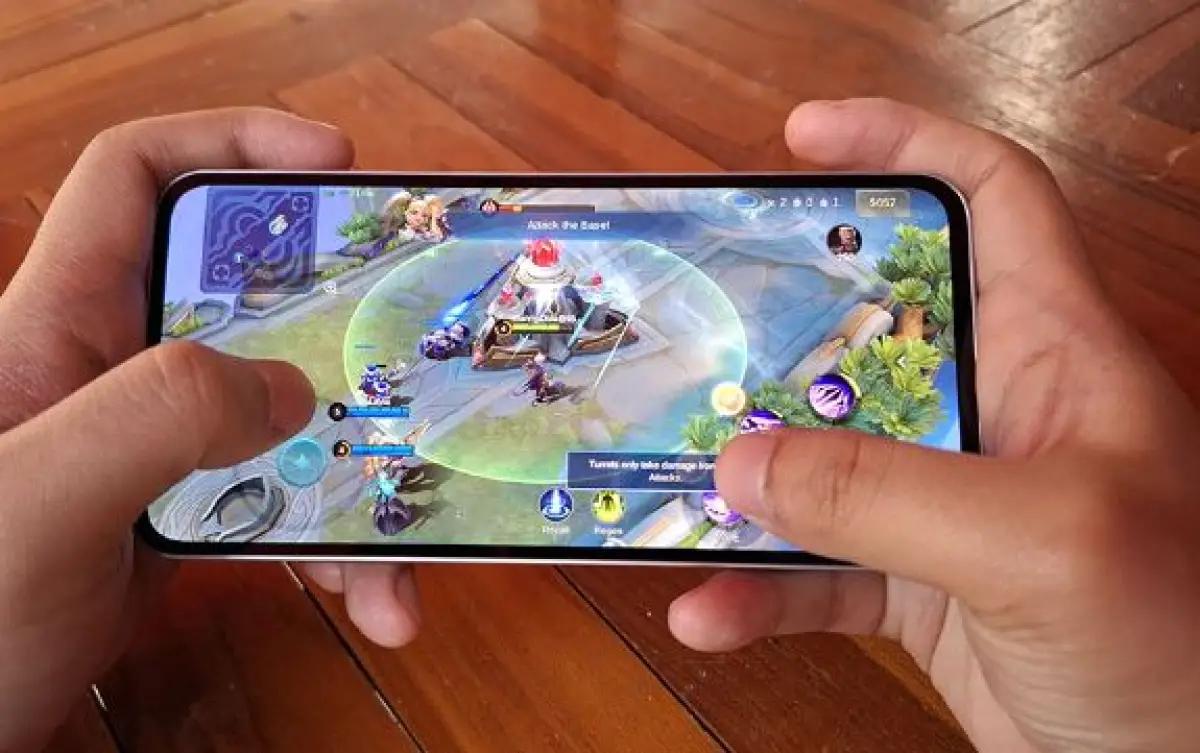 Ilustrasi ngegame dengan HP Samsung Galaxy A55 5G (FOTO: samsung.com)