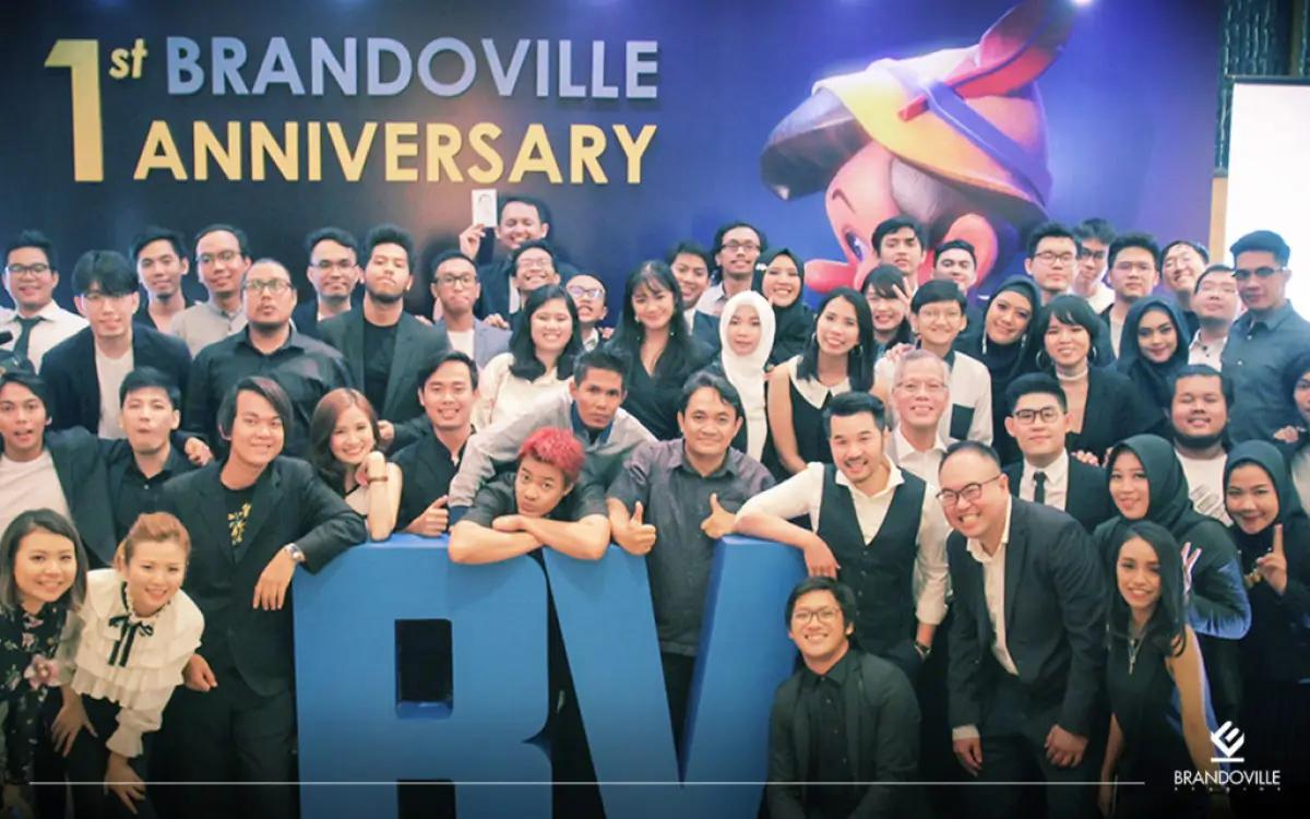 Karyawan Brandoville Studios berfoto dalam perayaan ulang tahun perusahaan. (Sumber: Brandoville Studios)