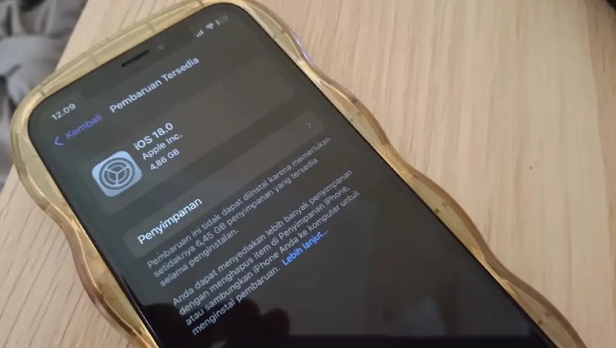 Ilustrasi update iOS 18 di iPhone (FOTO: Indogamers.com/PembasmiBocil)