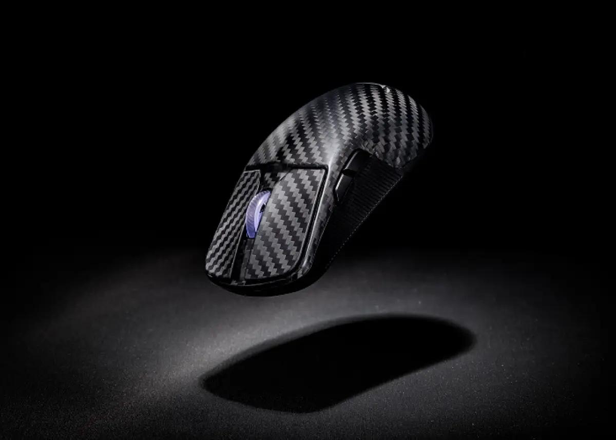 ASUS ROG kenalkan mouse karbon fiber ultra ringan cuma 47 gram. (FOTO: dok.Asus ROG)