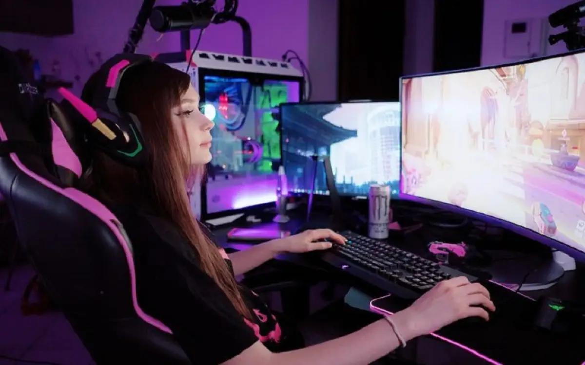 Ilustrasi gamers sejati yang menggunakan aksesori gaming PC terbaik (FOTO: pinterest.com)