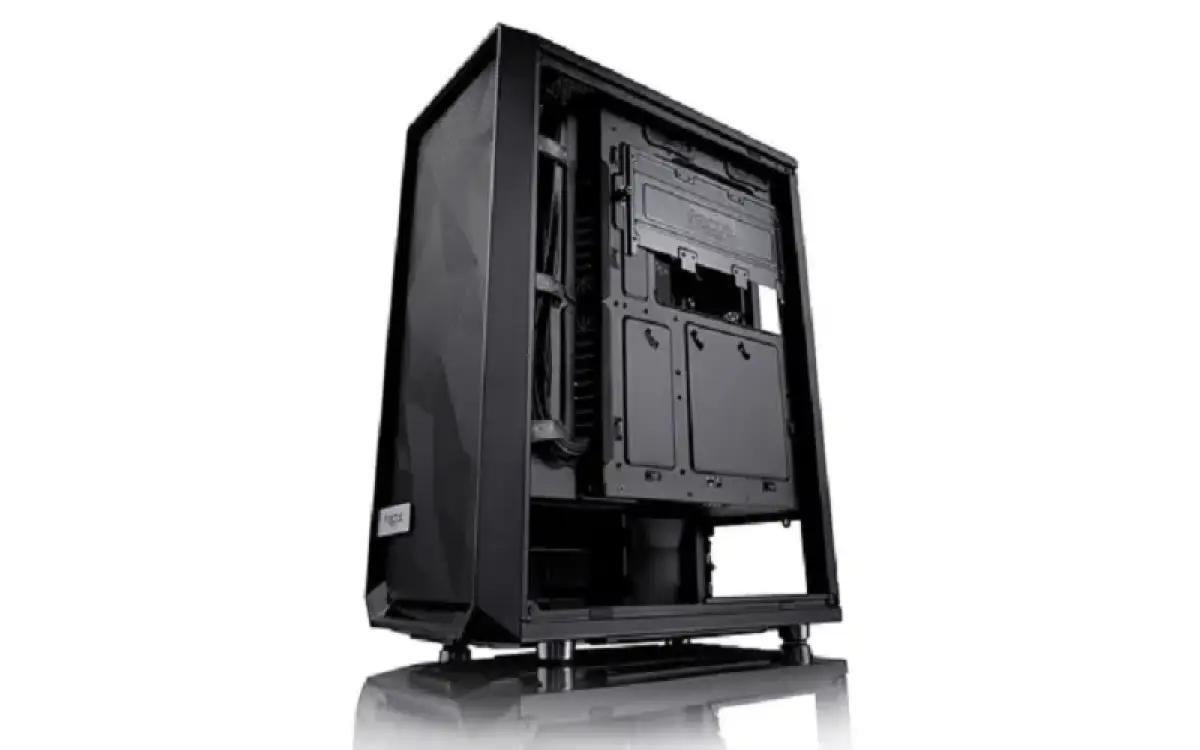 Fractal Design Meshify-C (FOTO: techradar.com)