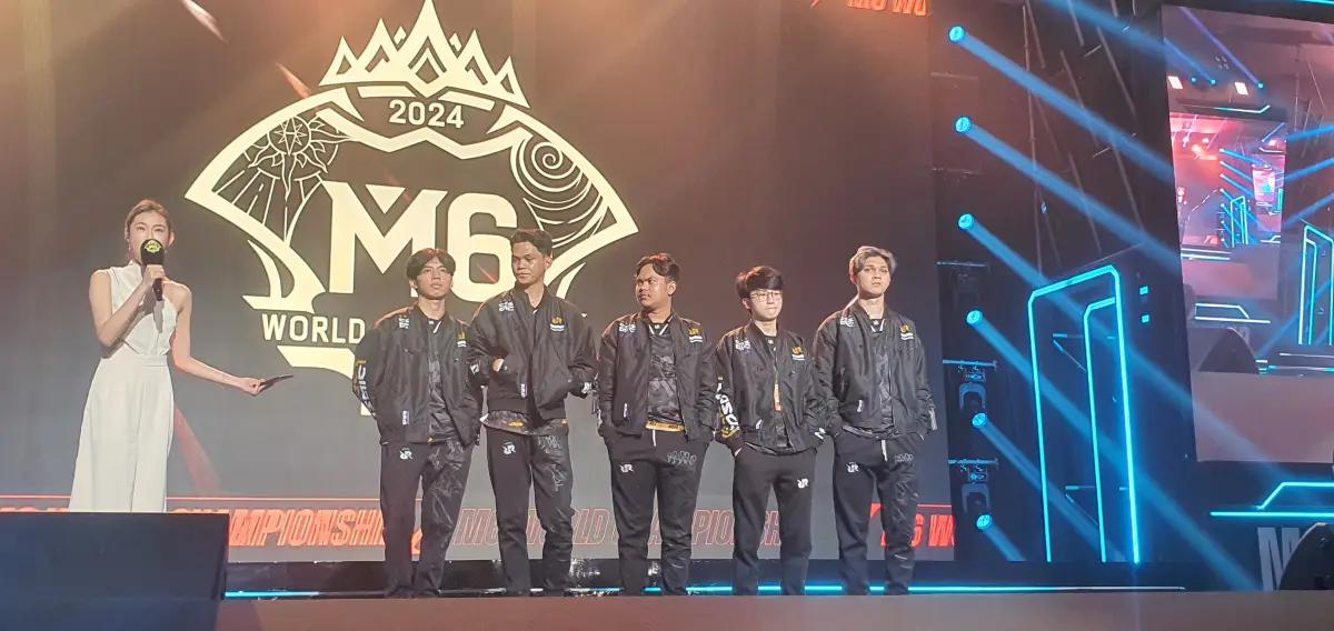 Tim RRQ Hoshi di Panggung M6 (FOTO: Indogamers.com/Ica Juniyanti)