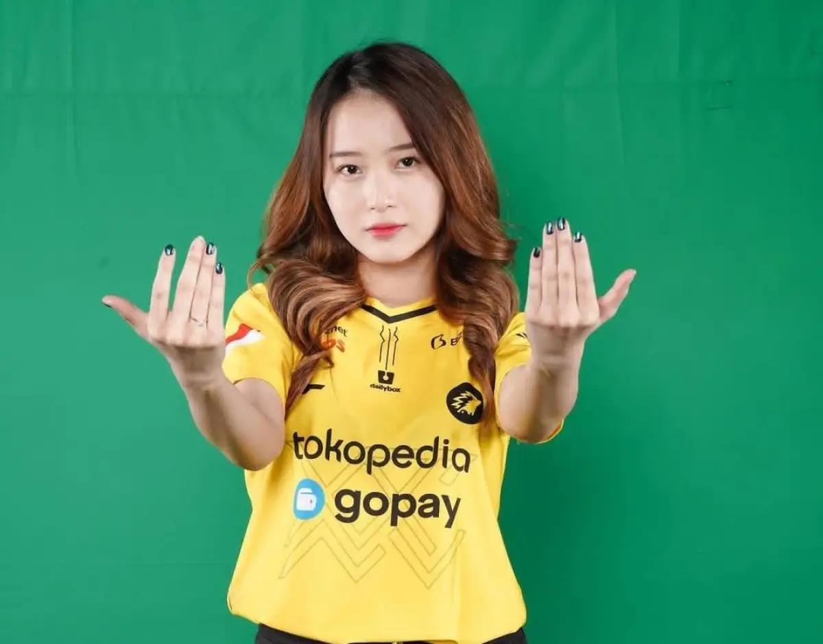 Vior Brand Ambassador ONIC Esports Berparas Cantik dan Serba Bisa (FOTO: Instagram.com/@nitavior)