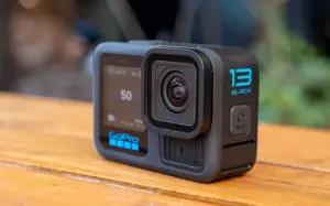 GoPro Hero 13, salah satu action camera dengan spesifikasi tinggi dan harga yang masuk akal. (FOTO: CNET)