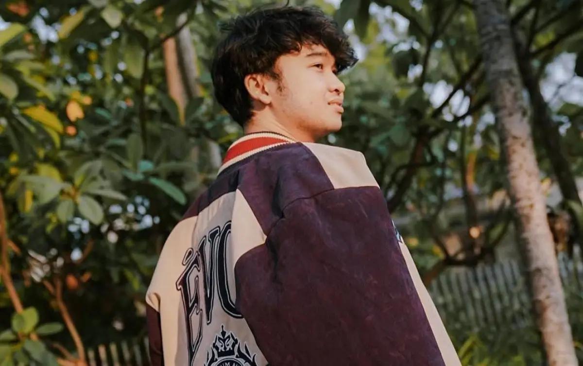 Vaanstrong ungkap kesibukan dalam live streaming bersama Mas Ade (FOTO: Instagram.com/@evos.vaanstrong__)