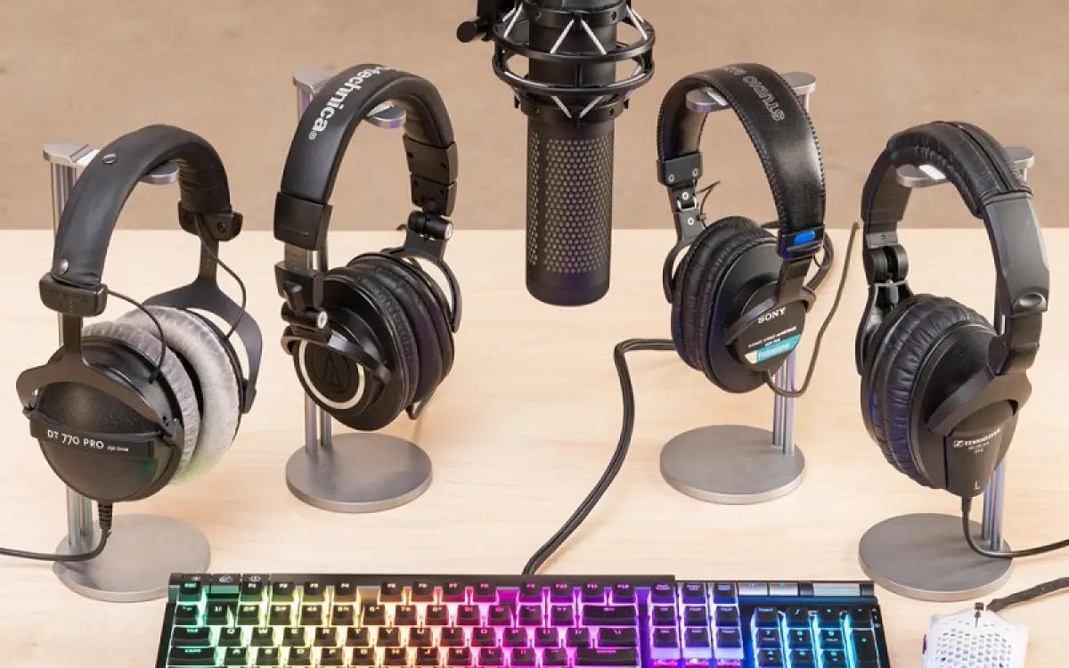 ilustrasi berbagai headphone terbaik untuk podcast. (FOTO: rtings.com)