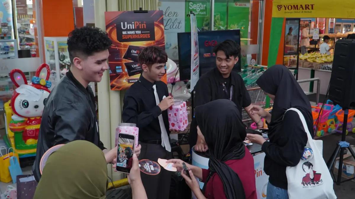 Momen saat game Cisini dan Citampi Stories mendapat sambutan antusias gamers saat mengadakan pameran di salah satu ritel. (FOTO: Dok. Unipin)