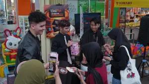 Momen saat game Cisini dan Citampi Stories mendapat sambutan antusias gamers saat mengadakan pameran di salah satu ritel. (FOTO: Dok. Unipin)