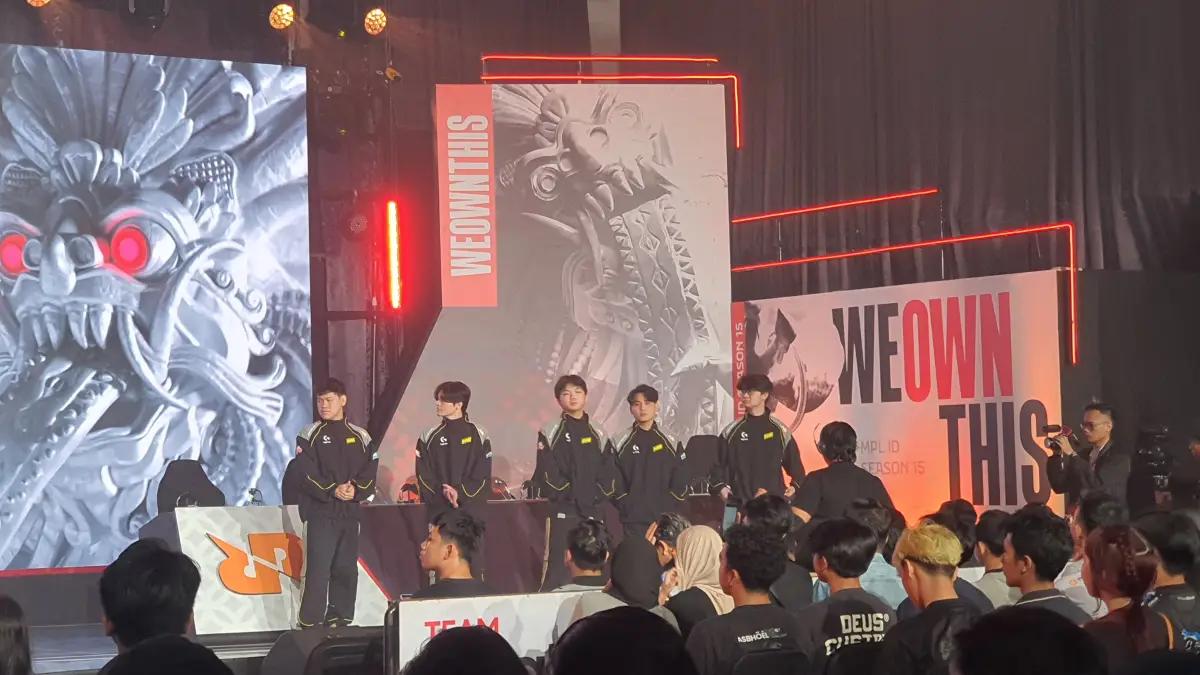 Pertandingan pembuka MPL ID Season 15 RRQ Hoshi vs NAVI (FOTO: Indogamers.com/Ica Juniyanti)