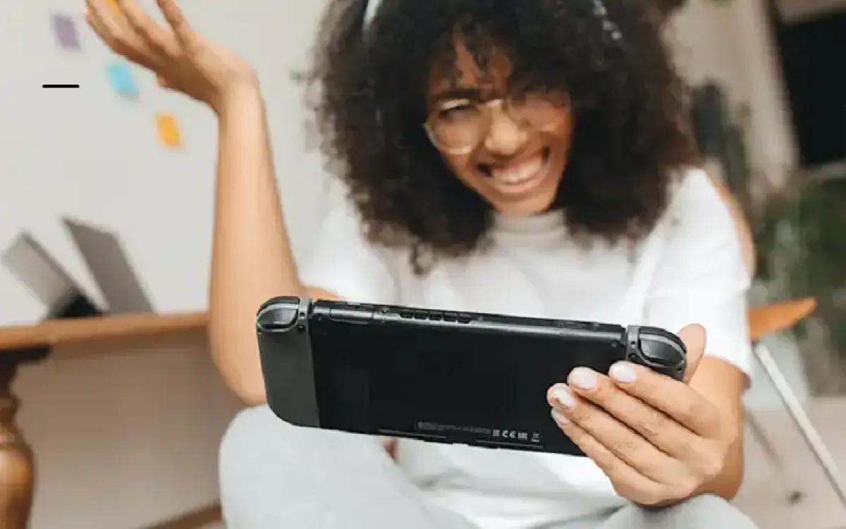 Pengguna NIntendo yang kesal karena Joy-con drift. (FOTO: asurion.com)