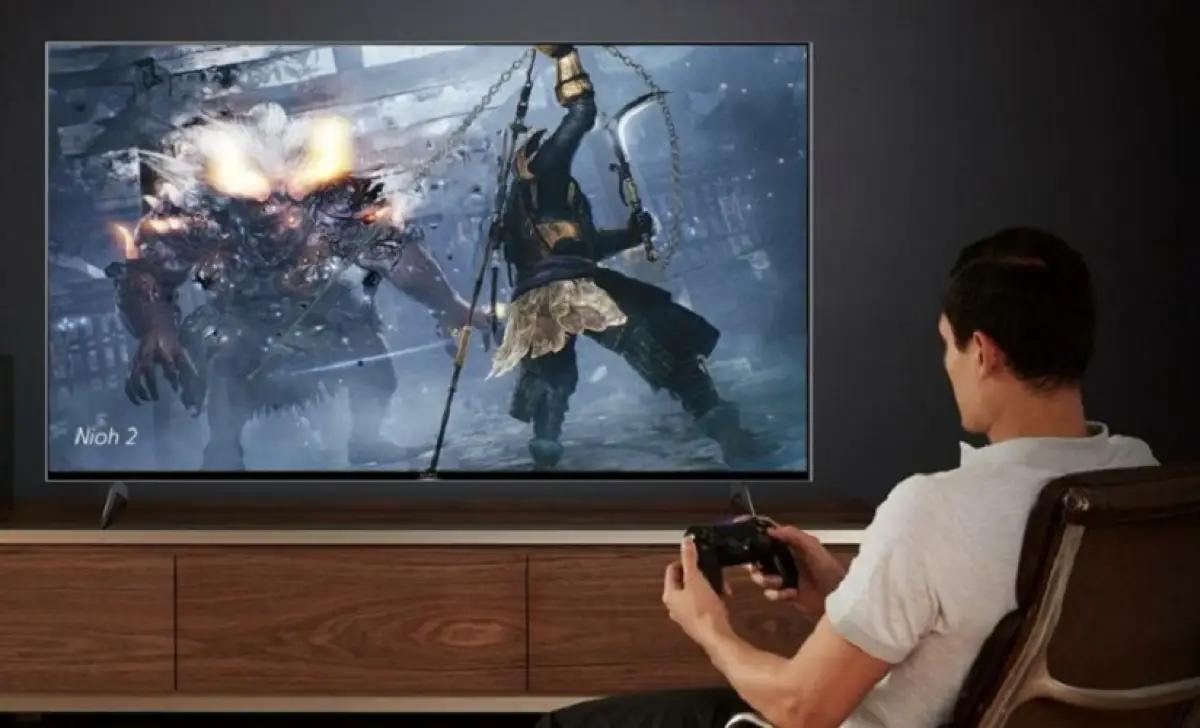 Ilustrasi bermain PS5 di monitor terbaik dengan resolusi 4K (FOTO: Forbes)