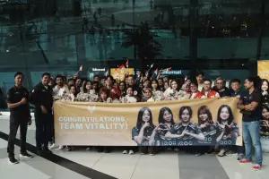 Kedatangan Tim Vitality, Timnas MLBB Women’s, di Indonesia pada 23 Juli 2025 pukul 15.40 WIB, disambut hangat oleh keluarga, penggemar, media, dan Pengurus Besar Esports Indonesia (PB ESI) di Bandara Soekarno-Hatta.