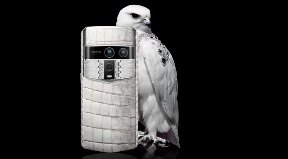 Vertu Agent Q Dirilis di London, Ponsel Supermewah dengan Kulit Buaya dan Chip Snapdragon 8 Elite Supreme