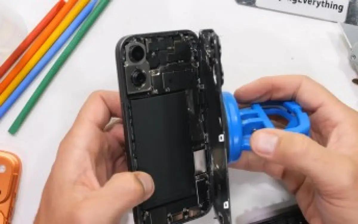 Bedah Jeroan iPhone 17 Gampang Dibongkar Tapi Komponen Penggantinya Mahal Banget (FOTO: gsmarena)