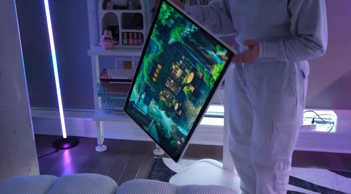 LG Luncurkan Smart Monitor 32U889SA, Layar 4K 31.5 Inci dengan Solusi USB-C 65W untuk Kerja dan Hiburan!(FOTO: Youtube  astronuggie)