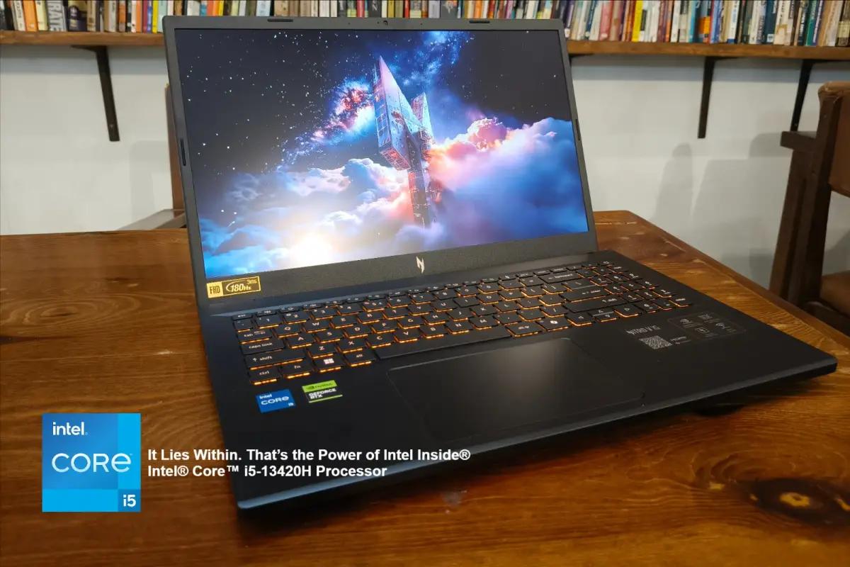 Acer Nitro V15 (ANV15-52) laptop gaming yang keren dan stylish dengan Intel® Core™ i7-13620H Processor untuk multitasking seperti main game sambil streaming atau edit video tanpa lag (FOTO: Dok.Acer)