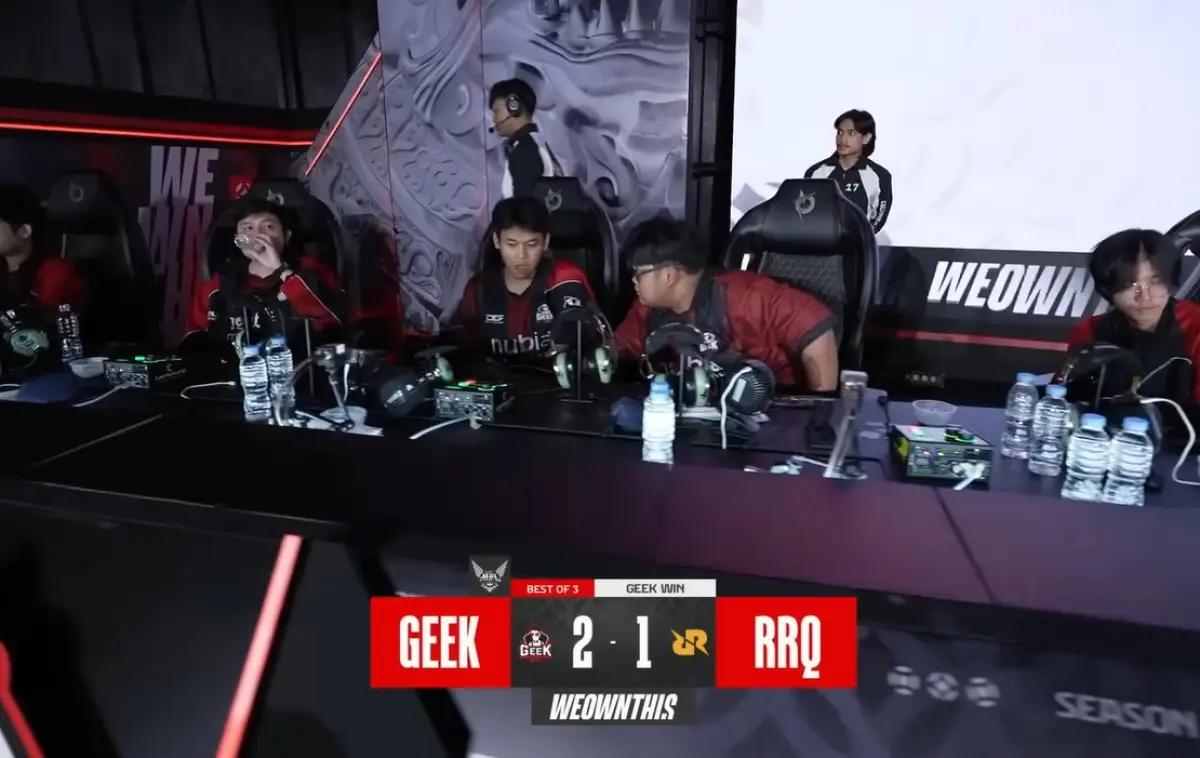 Rekor Terburuk! RRQ Hoshi Belum Pecah Telur hingga Week 3 MPL Indonesia S17(FOTO: MOONTON)
