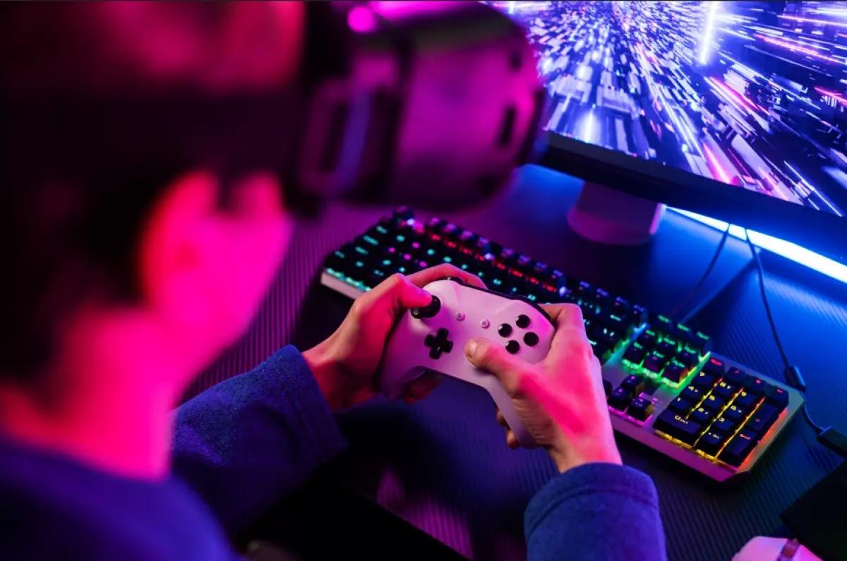 Hindari Nyeri Punggung Saat Main Game dengan Cara Ini(FOTO: freepik.com)