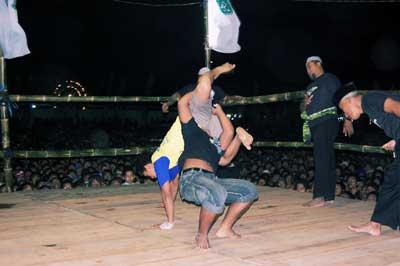 Tarung Bebas Genggong, Brutal Namun Tetap Menjunjung Sportifitas!